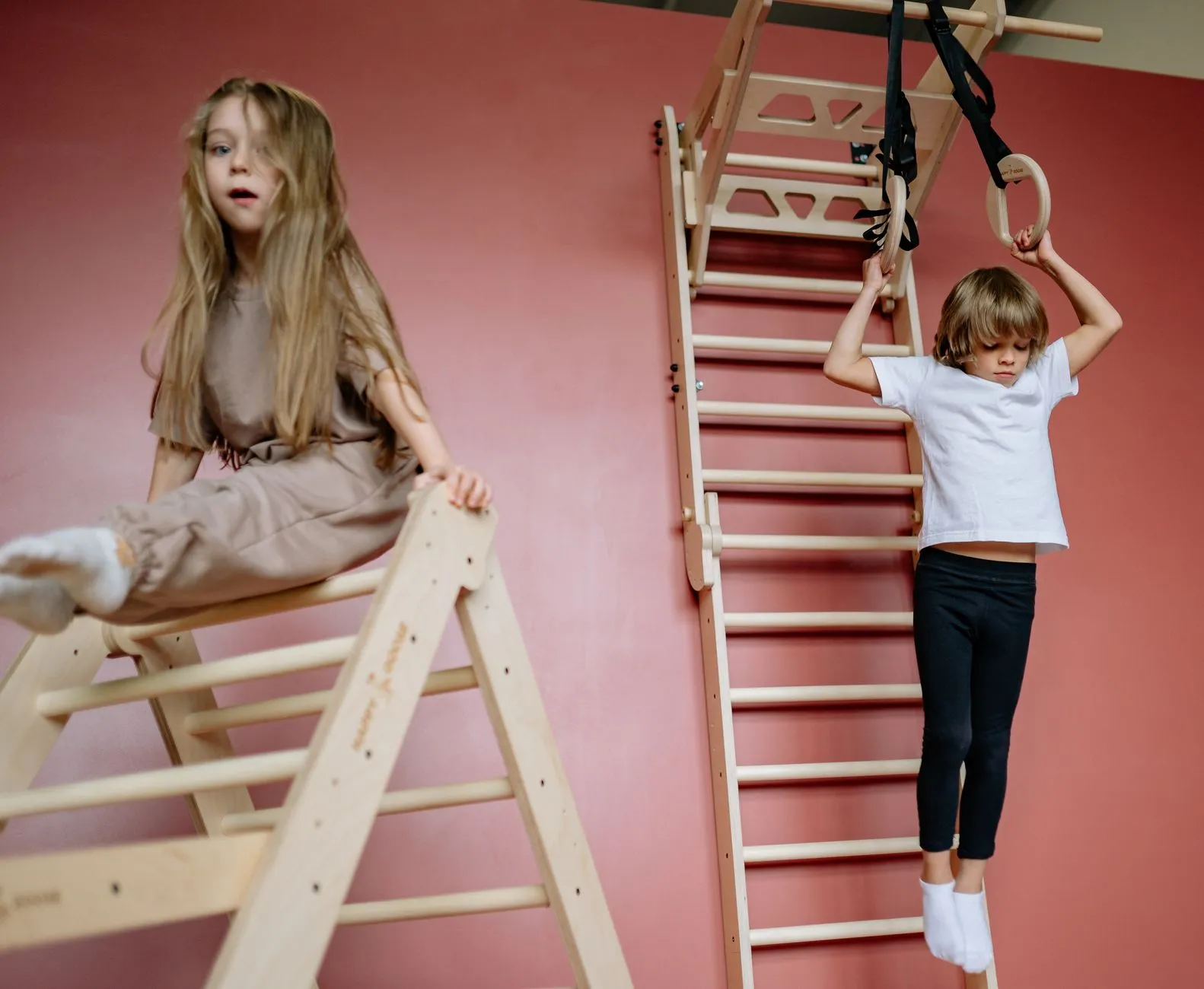 海南琼岛医院内科与外科科室综合诊疗服务对比分析